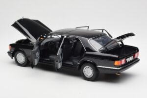 Mercedes 560 SEL W126 Černý Edice Dealer Norev 1:18 B66040599 Kov – obrázek 5 z 8