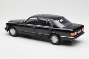 Mercedes 560 SEL W126 Černý Edice Dealer Norev 1:18 B66040599 Kov – obrázek 7 z 8