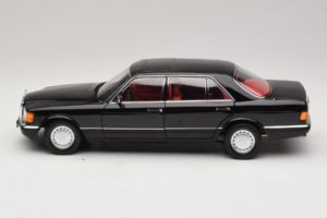 Mercedes 560 SEL W126 Černý S Červeným Interiérem Norev 1:18 183788 Kov – obrázek 3 z 8