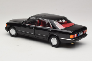 Mercedes 560 SEL W126 Černý S Červeným Interiérem Norev 1:18 183788 Kov – obrázek 4 z 8