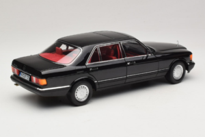 Mercedes 560 SEL W126 Černý S Červeným Interiérem Norev 1:18 183788 Kov – obrázek 5 z 8