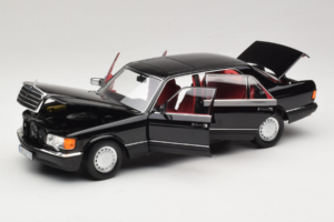 Mercedes 560 SEL W126 Černý S Červeným Interiérem Norev 1:18 183788 Kov – obrázek 8 z 8