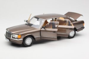 Mercedes 560 SEL W126 Impala Hnědý Edice Dealer Norev 1:18 B66040646 Kov – obrázek 2 z 8
