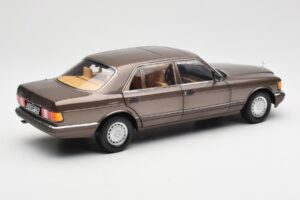 Mercedes 560 SEL W126 Impala Hnědý Edice Dealer Norev 1:18 B66040646 Kov – obrázek 3 z 8