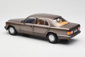 Mercedes 560 SEL W126 Impala Hnědý Edice Dealer Norev 1:18 B66040646 Kov – obrázek 7 z 8