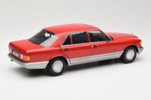 Mercedes 560 SEL W126 Červený Norev 1:18 183463 Kov – obrázek 3 z 8