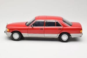 Mercedes 560 SEL W126 Červený Norev 1:18 183463 Kov – obrázek 4 z 8