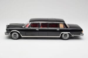 Mercedes 600 Pullman W100 Černý NZG 1:18 1071/50 Kov – obrázek 4 z 8