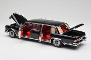 Mercedes 600 Pullman W100 Černý NZG 1:18 1071/50 Kov – obrázek 5 z 8