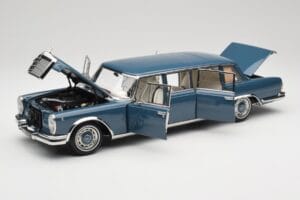 Mercedes 600 Pullman W100 Modrý NZG 1:18 B66040707 Kov – obrázek 2 z 8