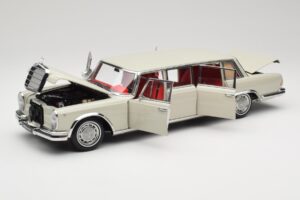 Mercedes 600 Pullman W100 Světle Šedý NZG 1:18 B66040708 Kov – obrázek 2 z 8