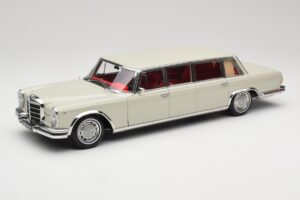 Mercedes 600 Pullman W100 Světle Šedý NZG 1:18 B66040708 Kov