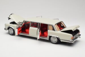 Mercedes 600 Pullman W100 Světle Šedý NZG 1:18 B66040708 Kov – obrázek 5 z 8