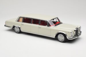 Mercedes 600 Pullman W100 Světle Šedý NZG 1:18 B66040708 Kov – obrázek 6 z 8