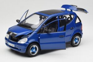 Mercedes A-Class W168 Tmavě Modrý Maisto 1:18 B66005219 Kov – obrázek 2 z 8