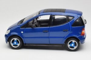 Mercedes A-Class W168 Tmavě Modrý Maisto 1:18 B66005219 Kov – obrázek 4 z 8
