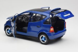 Mercedes A-Class W168 Tmavě Modrý Maisto 1:18 B66005219 Kov – obrázek 5 z 8