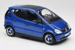 Mercedes A-Class W168 Tmavě Modrý Maisto 1:18 B66005219 Kov – obrázek 6 z 8