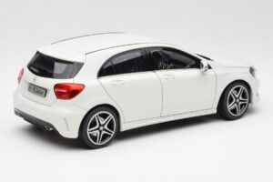 Mercedes A-Class W176 Cirrus Bílý Norev 1:18 B66960126 Kov – obrázek 3 z 8