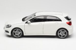 Mercedes A-Class W176 Cirrus Bílý Norev 1:18 B66960126 Kov – obrázek 4 z 8
