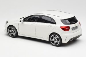 Mercedes A-Class W176 Cirrus Bílý Norev 1:18 B66960126 Kov – obrázek 7 z 8