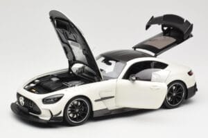 Mercedes AMG GT C190 Black Series Diamond White Metallic Minichamps 1:18 110032020 Kov – obrázek 2 z 8