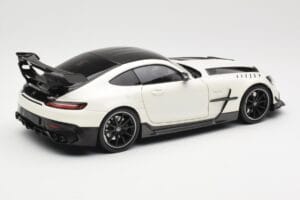 Mercedes AMG GT C190 Black Series Diamond White Metallic Minichamps 1:18 110032020 Kov – obrázek 3 z 8