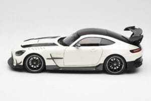 Mercedes AMG GT C190 Black Series Diamond White Metallic Minichamps 1:18 110032020 Kov – obrázek 4 z 8