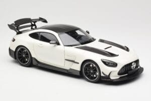 Mercedes AMG GT C190 Black Series Diamond White Metallic Minichamps 1:18 110032020 Kov – obrázek 6 z 8