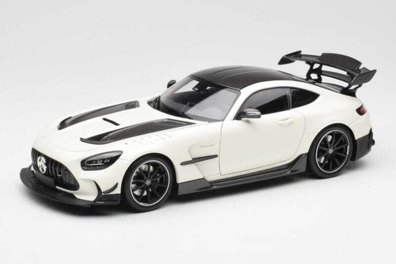 Mercedes AMG GT C190 Black Series Diamond White Metallic Minichamps 1:18 110032020 Kov