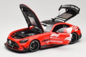 Mercedes AMG GT C190 Black Series Safety Car F1 2024 Minichamps 1:18 110032090 Kov – obrázek 2 z 8
