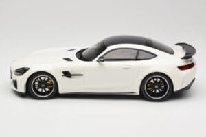 Mercedes AMG GT R C190 Bílý Metalíza Minichamps 1:18 155036028 Kov – obrázek 3 z 6