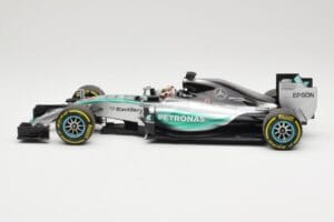 Mercedes AMG Petronas W06 Hybrid #44 L. Hamilton F1 World Champion 2015 Minichamps 1:18 186150044 Kov – obrázek 3 z 6