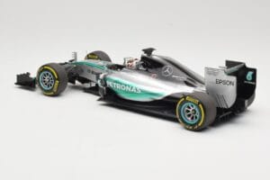Mercedes AMG Petronas W06 Hybrid #44 L. Hamilton F1 World Champion 2015 Minichamps 1:18 186150044 Kov – obrázek 5 z 6