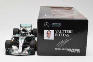 Mercedes AMG Petronas W09 #77 V. Bottas F1 2018 Minichamps 1:18 110180077 Kov – obrázek 6 z 6