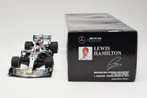 Mercedes AMG Petronas W10 #44 L. Hamilton Winner British GP 2019 Minichamps 1:18 110191044 Kov – obrázek 6 z 6
