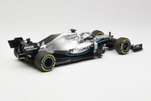 Mercedes AMG Petronas W10 #44 L. Hamilton F1 World Champion 2019 Minichamps 1:18 110190044 Kov – obrázek 2 z 6