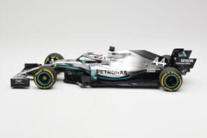 Mercedes AMG Petronas W10 #44 L. Hamilton F1 World Champion 2019 Minichamps 1:18 110190044 Kov – obrázek 3 z 6