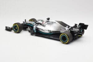 Mercedes AMG Petronas W10 #44 L. Hamilton F1 World Champion 2019 Minichamps 1:18 110190044 Kov – obrázek 5 z 6