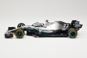 Mercedes AMG Petronas W10 #77 V. Bottas Winner USA GP 2019 Minichamps 1:18 110191877 Kov – obrázek 3 z 6