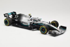 Mercedes AMG Petronas W10 #77 V. Bottas Winner USA GP 2019 Minichamps 1:18 110191877 Kov – obrázek 4 z 6
