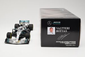 Mercedes AMG Petronas W10 #77 V. Bottas Winner USA GP 2019 Minichamps 1:18 110191877 Kov – obrázek 6 z 6