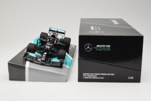 Mercedes AMG Petronas W12 E Performance #44 L. Hamilton Bahrain GP 2021 Minichamps 1:18 113210144 Kov – obrázek 6 z 6