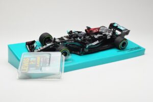 Mercedes AMG Petronas W12 E Performance #44 L. Hamilton Russian GP 2021 Minichamps 1:18 113211544 Kov – obrázek 2 z 6
