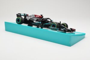 Mercedes AMG Petronas W12 E Performance #44 L. Hamilton Russian GP 2021 Minichamps 1:18 113211544 Kov – obrázek 4 z 6