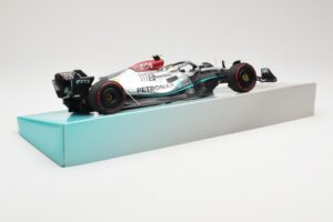 Mercedes AMG Petronas W13 E Performance #44 L. Hamilton 2022 Minichamps 1:18 113220044 Kov – obrázek 3 z 6
