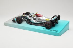 Mercedes AMG Petronas W13 E Performance #44 L. Hamilton 2022 Minichamps 1:18 113220044 Kov – obrázek 5 z 6