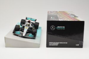Mercedes AMG Petronas W13 E Performance #44 L. Hamilton 2022 Minichamps 1:18 113220044 Kov – obrázek 6 z 6