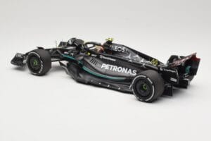 Mercedes AMG Petronas W14 E Performance #44 L. Hamilton Bahrain GP 2023 Minichamps 1:18 110230144 Kov – obrázek 5 z 6