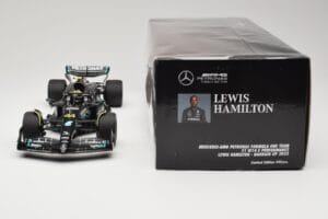 Mercedes AMG Petronas W14 E Performance #44 L. Hamilton Bahrain GP 2023 Minichamps 1:18 110230144 Kov – obrázek 6 z 6